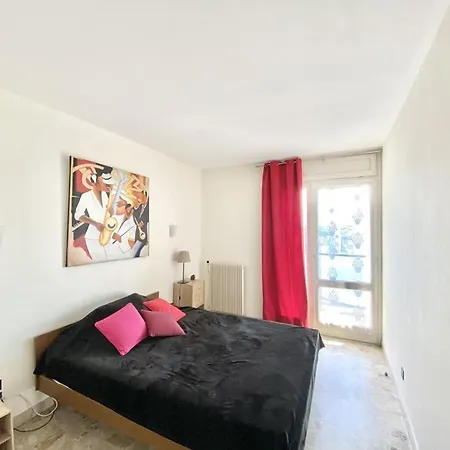 Apartment Climatise 2 Vue Et Parking